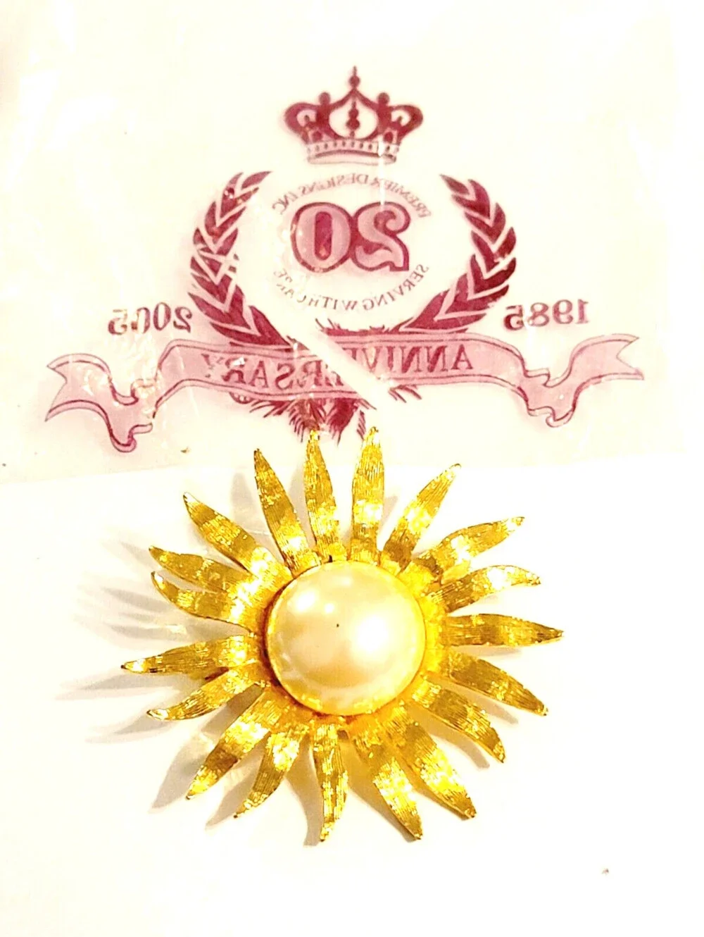 Premier Designs Brooch Pin, Large Shiny Gold-tone Faux Pearl Daisy fb1-
